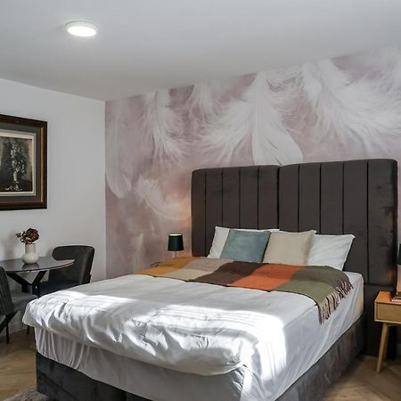 Appartamento The Chic Retreat Bucarest Esterno foto